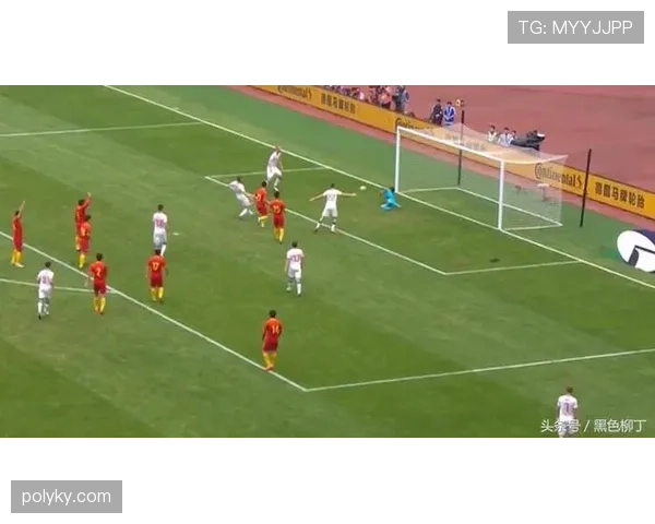 比同期锋线更擅对抗，德罗巴强强战前插射门牵制后防