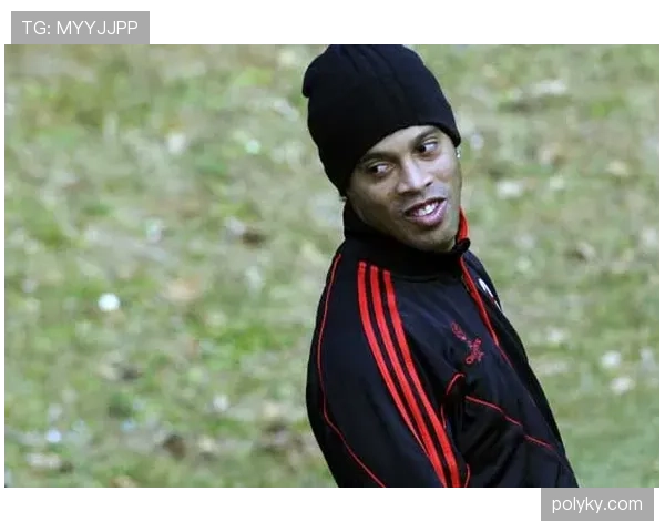 小罗退役后还在夜店蹦迪，这状态谁信他快50了？