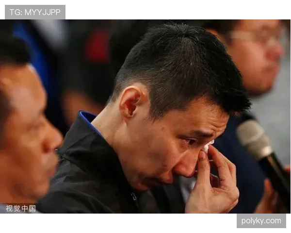 李宗伟退役后住的豪宅，羽毛球拍都镶金边了？